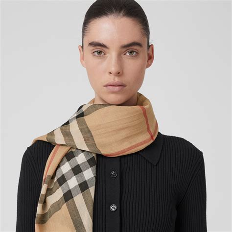 foulard burberry azzurra|Women’s Scarves in Silk, Wool & Cashmere .